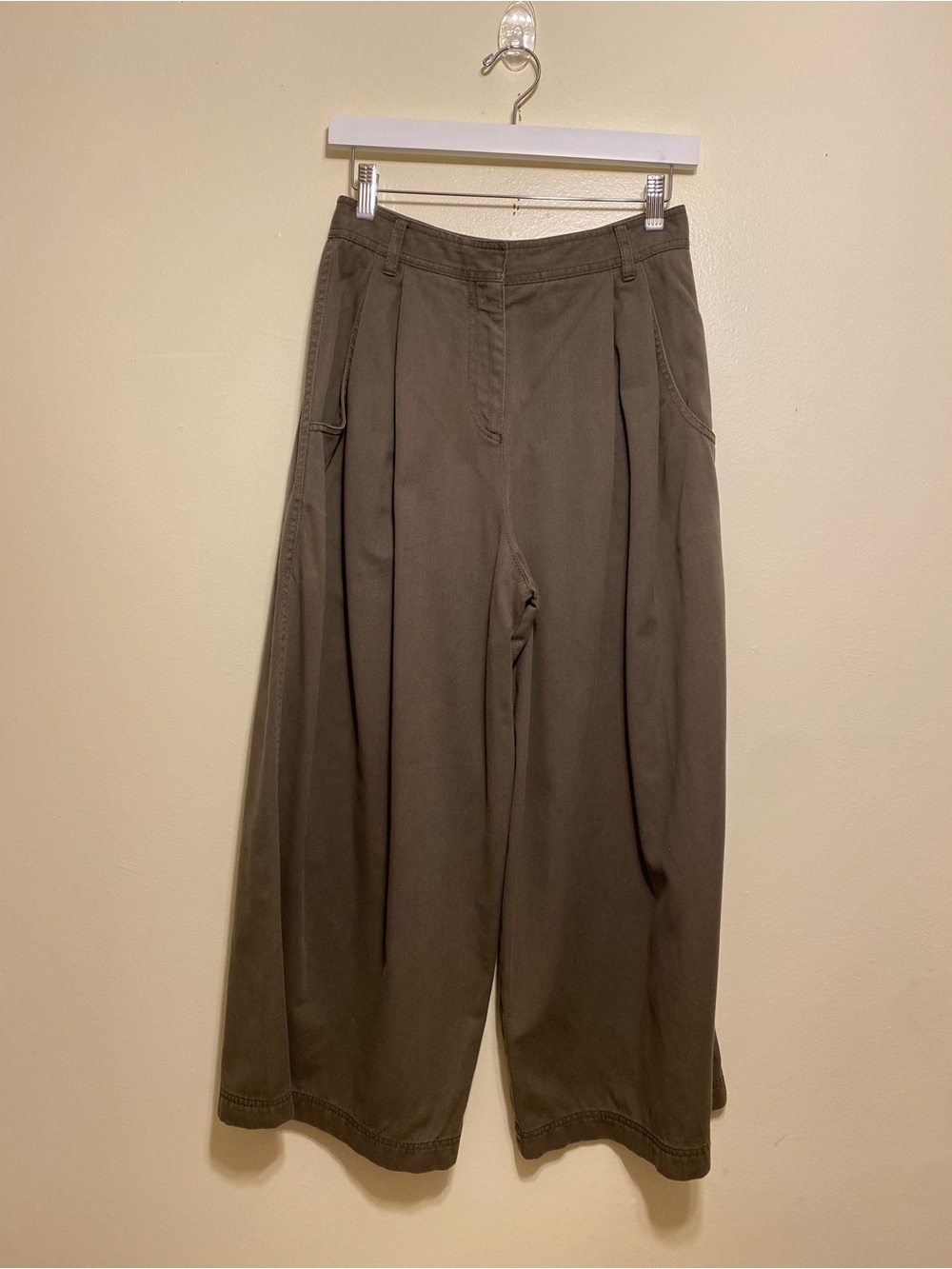 Valentino Wide Leg Crop Pants in Olive Brown. Size 6
